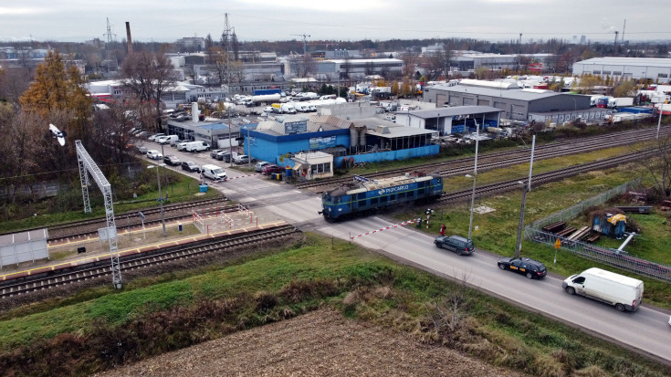 Kraków, przejazd kolejowo-drogowy, lokomotywa, widok z lotu ptaka, Blokowa