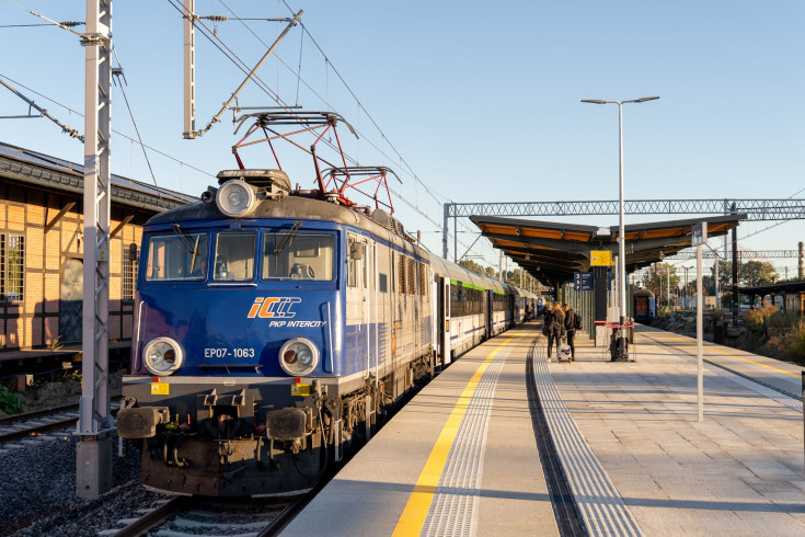 stacja, Słupsk, nowa infrastruktura, nowy peron, pociąg osobowy