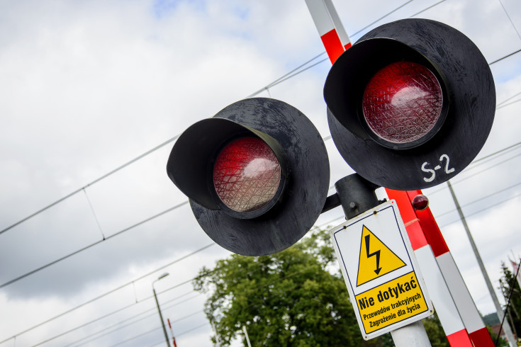 żółta naklejka, 112, bezpieczna podróż, znak STOP, www.bezpieczny-przejazd.pl, Boże Narodzenie