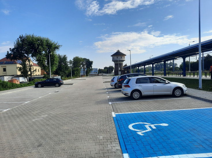 Kościan, stacja, parking, samochód, nowa infrastruktura, nowe oznakowanie