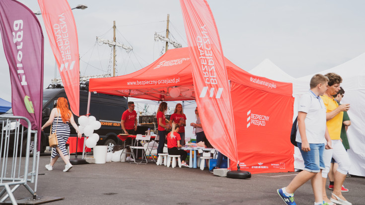 bezpieczny przejazd, kampania społeczna, szlaban na ryzyko, Gdynia, edukacja, edukacja dzieci, wydarzenie plenerowe, stoisko, stoisko kampanii, Moto Safety Day, edukacja dorosłych