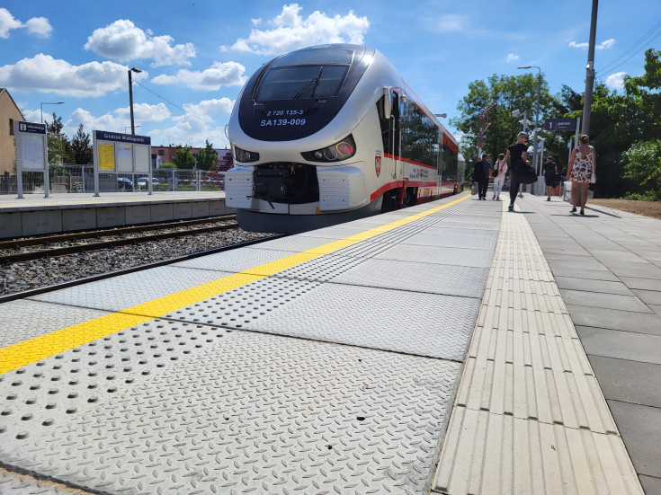 Gorzów Wielkopolski, nowa infrastruktura, pociąg pasażerski, nowy peron