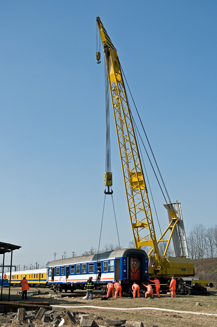 bezpieczeństwo, Legnica, PKP Intercity, straż pożarna, ratownictwo techniczne, awaria, wykolejenie, ratownictwo, wagon, dźwig, PKP Cargo, sprzęt specjalistyczny, ćwiczenia