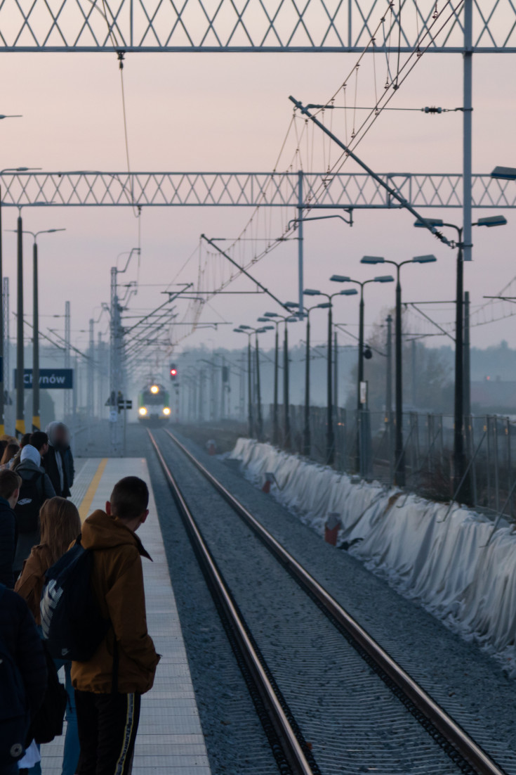 peron, stacja, POIiŚ 2014-2020, LK8, Chynów, infrastruktura pasażerska, nowa infrastruktura, zmodernizowany peron