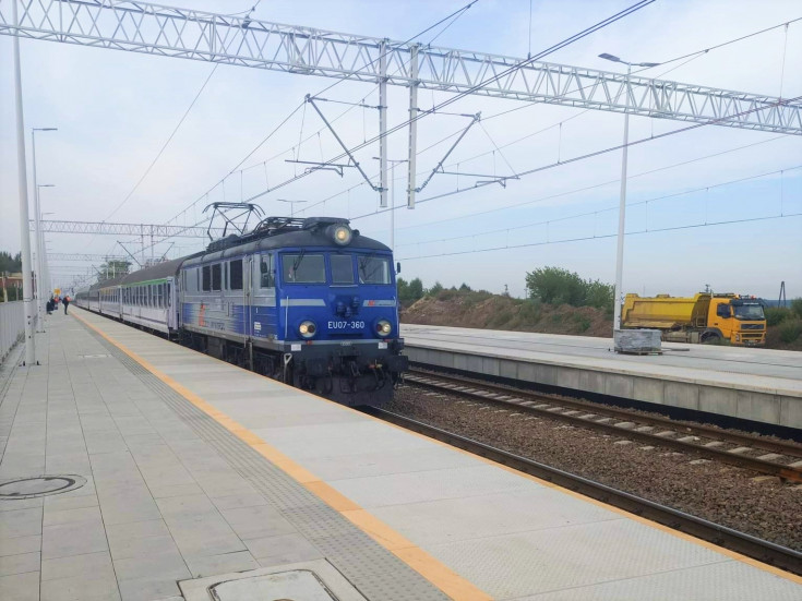 peron, E75, Rail Baltica, PKP Intercity, Czyżew, pociąg pasażerski