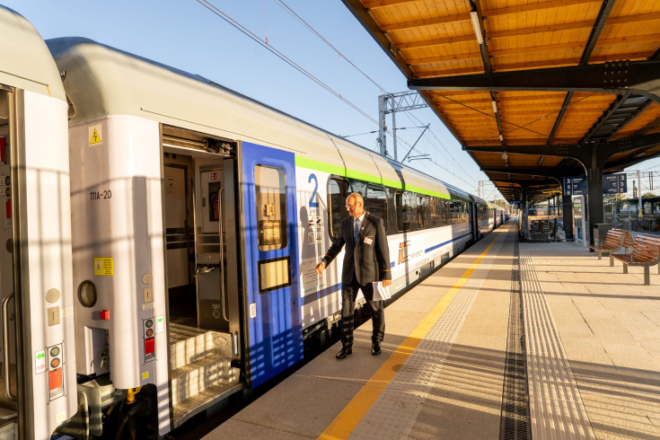 stacja, Słupsk, nowa infrastruktura, nowy peron, pociąg osobowy, konduktor