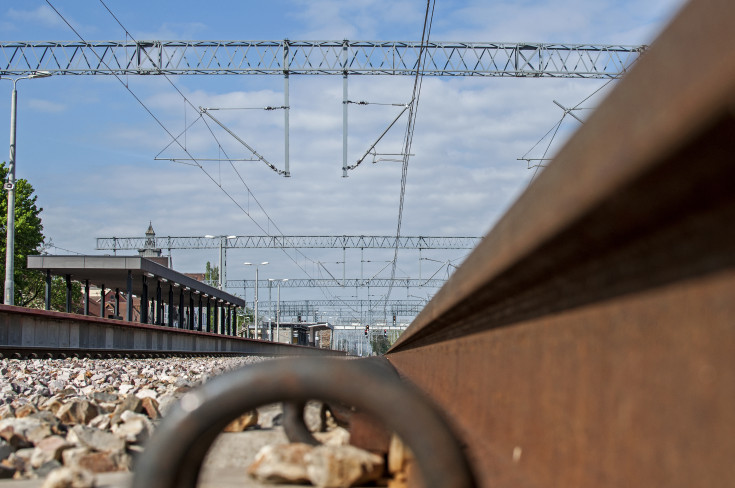 sieć trakcyjna, modernizacja, Grodzisk Mazowiecki, LK1, szyny, POIiŚ 2007-2013, makrofotografia, inwestycja