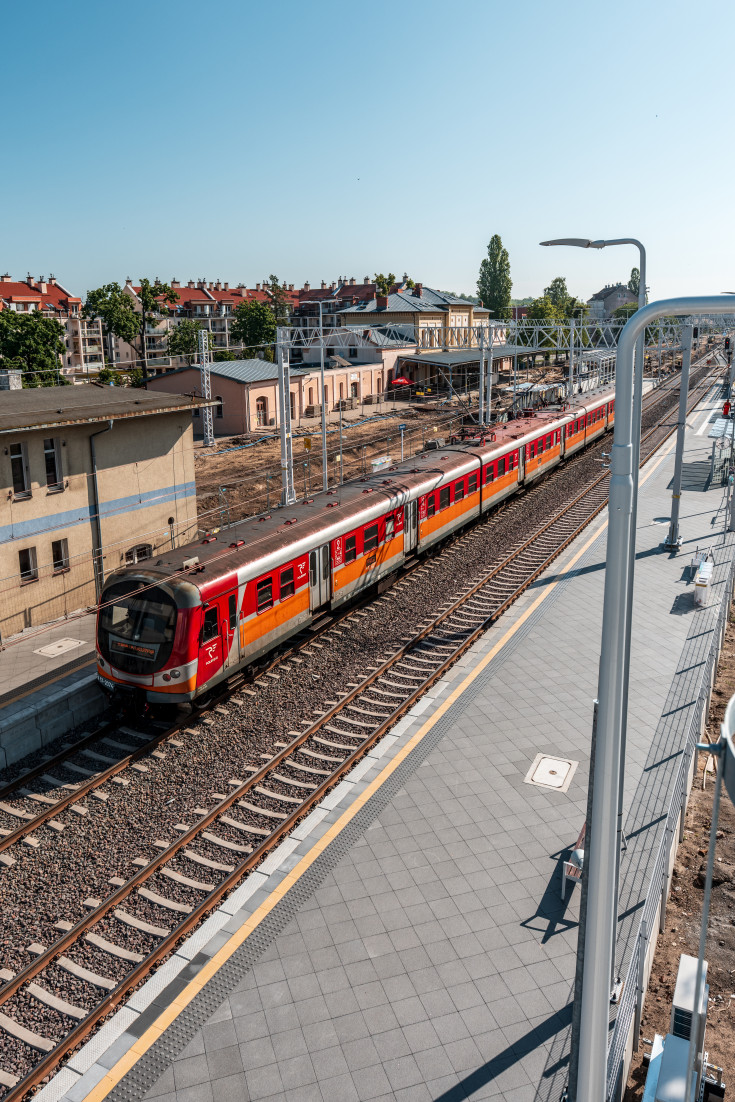 peron, stacja, pociąg, tor, modernizacja stacji, maszyna, Ostróda, KPO, warmińsko-mazurskie