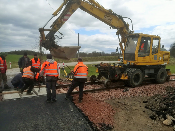 przejazd kolejowo-drogowy, Chojnice, Kościerzyna, nowa infrastruktura, nowa nawierzchnia