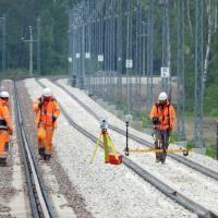 2020-05-18 Maszyny przygotowują tor dla dobrych podróży z Otwocka do Pilawy