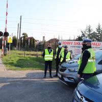 bezpieczny przejazd, Krotoszyn, kampania społeczna, akcja informacyjna, akcja ulotkowa, przejazd kolejowo-drogowy, kierowca, policja, policjanci, akcja interwencyjno-prewencyjna, ambasador bezpieczeństwa, ambasadorzy bezpieczeństwa, powiat krotoszyński