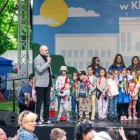 bezpieczny przejazd, kampania społeczna, dzień dziecka, edukacja dzieci, dzieci, dziecko, wydarzenie plenerowe, stoisko kampanii, KPRM, Kancelaria Prezesa Rady Ministrów, rodzice