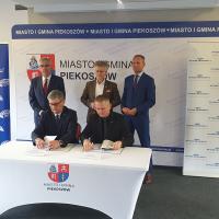 2023-10-06 Z wygodnych peronów do pociągów na linii Kielce - Częstochowa