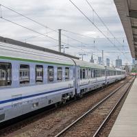 dworzec, peron, Warszawa, Warszawa Wschodnia, pociąg, dworzec kolejowy, PKP Intercity, wagon, tor