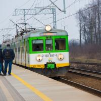 2019-02 Warszawa Jeziorki - przystanek i wiadukt