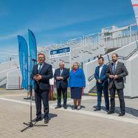 2023-06-06 Mieszkańcy i podróżni korzystają z nowych kładek nad torami w Głownie i Strykowie