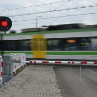 bezpieczny przejazd, przejazd kolejowo-drogowy, rogatka