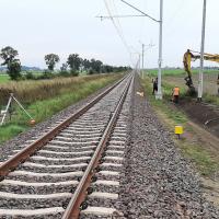 2021-09-30 Nowe perony w Łęczycy, Ozorkowie i Sierpowie zapewnią wygodne podróże do Łodzi i Kutna