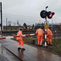 bezpieczny przejazd, przejazd kolejowo-drogowy, Łódź, briefing prasowy, wyłamanie rogatki