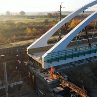 2019-10-21 Rail Baltica: Drugi most kolejowy wjechał nad Bug