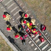 2025-06-26 Spektakularna symulacja zderzenia pociągu z samochodem. Ku przestrodze kierowców!