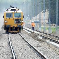 2020-05-18 Maszyny przygotowują tor dla dobrych podróży z Otwocka do Pilawy