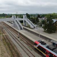 2023-06-06 Mieszkańcy i podróżni korzystają z nowych kładek nad torami w Głownie i Strykowie