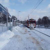 peron, nowa ławka, nowa infrastruktura, nowe oznakowanie, Program Przystankowy, Wola Radziszowska Lipki, nowa tablica informacyjna