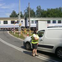 bezpieczny przejazd, bezpieczny piątek, przejazd kolejowo-drogowy, szlaban na ryzyko, kierowca, edukacja, edukacja dorosłych