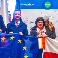 bezpieczny przejazd, kampania społeczna, pociąg, Kraków Główny, stoisko kampanii, promocja bezpieczeństwa, Connecting Europe Express, Kurdziel Grzegorz