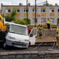 bezpieczny przejazd, wypadek, kampania społeczna, przejazd kolejowo-drogowy, wypadek na przejeździe, wydarzenie plenerowe, symulacja zderzenia, służby ratownicze