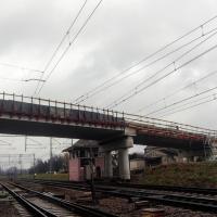 2022-01-14 Budowa wiaduktu nad torami w Skierniewicach na półmetku