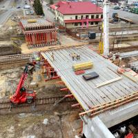 2019-03-27 W Trzebinii nad torami rośnie wiadukt drogowy