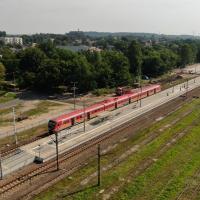 2023-08-31 W Strzemieszycach budowane są dwa ostatnie segmenty przejścia pod torami