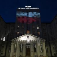 centrala, budynek, iluminacja, flaga biało-czerwona, dekoracja