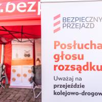 bezpieczny przejazd, Warszawa, Targowa, kampania społeczna, POIiŚ 2014-2020, dzieci, dziecko, siedziba PLK, wydarzenie plenerowe, stoisko kampanii, zabawa, DOFE, Dni Otwarte Funduszy Europejskich, teatrzyk, Praga