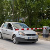 bezpieczny przejazd, wypadek, kampania społeczna, przejazd kolejowo-drogowy, wypadek na przejeździe, wydarzenie plenerowe, symulacja zderzenia, służby ratownicze