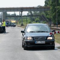 bezpieczny przejazd, symulacja, zderzenie, wypadek, przejazd kolejowo-drogowy, szlaban na ryzyko, kierowca, samochód, symulacja zderzenia, akcja ratunkowa, wyłamanie rogatki