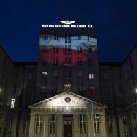 centrala, budynek, iluminacja, flaga biało-czerwona, dekoracja