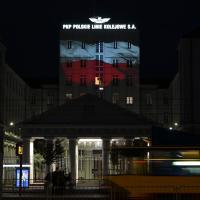 centrala, budynek, iluminacja, flaga biało-czerwona, dekoracja