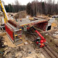 2019-03-27 W Trzebinii nad torami rośnie wiadukt drogowy