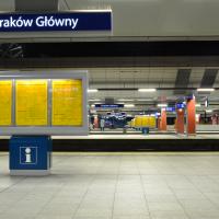 dworzec, peron, Kraków, rozkład jazdy, dworzec kolejowy, noc, Kraków Główny, infrastruktura kolejowa