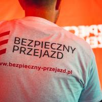 bezpieczny przejazd, kampania społeczna, Kraków Główny, stoisko kampanii, promocja bezpieczeństwa