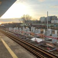 2025-01-28 W Sosnowcu budujemy nowy peron, a wkrótce ruszy przebudowa ważnego wiaduktu