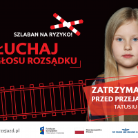 bezpieczny przejazd, bezpieczeństwo, kampania społeczna, przejazd kolejowo-drogowy, materiał informacyjny, materiał edukacyjny, szlaban na ryzyko, plakat, banner, ambasadorka bezpieczeństwa, ambasadorki bezpieczeństwa, ambasadorzy bezpieczeństwa