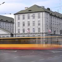centrala, budynek, iluminacja, flaga biało-czerwona, dekoracja