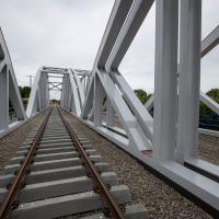 2020-08-14 Tor na moście nad Pilicą, perony w Starej Woli i Warce – bliżej lepszych podroży koleją