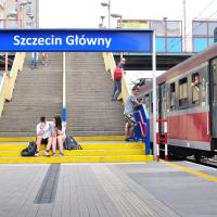 pasażer, peron, pociąg, przejście, Szczecin, Szczecin Główny, kładka, schody