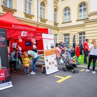 bezpieczny przejazd, kampania społeczna, dzień dziecka, edukacja dzieci, dzieci, dziecko, wydarzenie plenerowe, stoisko kampanii, KPRM, Kancelaria Prezesa Rady Ministrów, rodzice