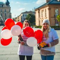 bezpieczny przejazd, kampania społeczna, pociąg, Kraków Główny, stoisko kampanii, ambasadorka bezpieczeństwa, ambasadorki bezpieczeństwa, ambasador bezpieczeństwa, promocja bezpieczeństwa, ambasadorzy bezpieczeństwa